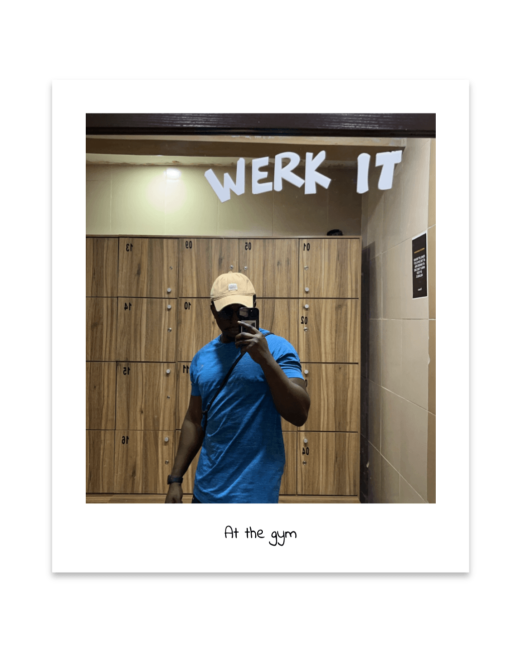 Pelumi taking a mirror selfie at the gym